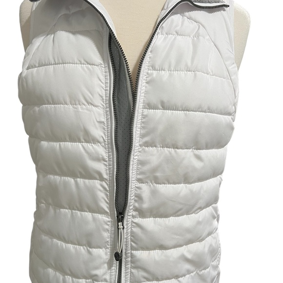 White Puffer Zip Up Vest - Picture 3 of 9